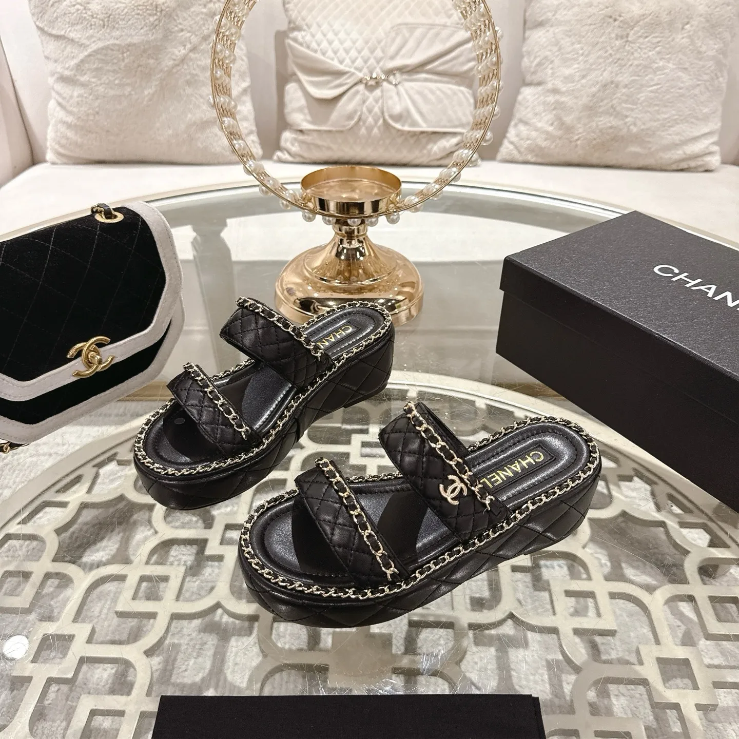 💕💕Factory direct selling price p600💕💕 𝐂𝐇𝐀𝐍𝐄𝐋 | Xiaoxiang 25𝐬𝐬 🦋2025 Spring and Summer New Products Counter Classic Xiaoxiang Double C Diamond Chain Slippers Series New〰 🍬 A must-have in the BS fashion circle The matching will interpret the meticulous, minimalist and classic elements that will never fade away. 💋 Showing a unique dressing style that is too beautiful to say. A must-have for summer... Upper: original high-customized lambskin. Lining: imported mixed sheepskin lining. Outsole: original molded non-slip outsole. Shoe size: 35-39 (34.40.41.42 customization is not returnable).